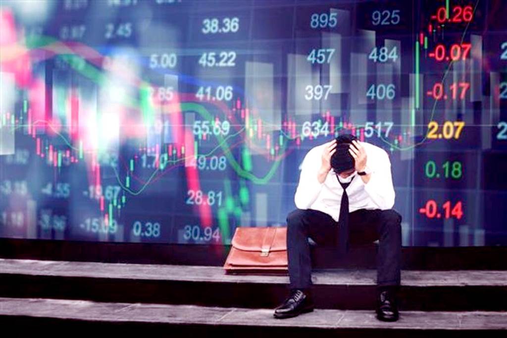 Sensex fell by 1690 points and Nifty by 487 points due to crude oil prices